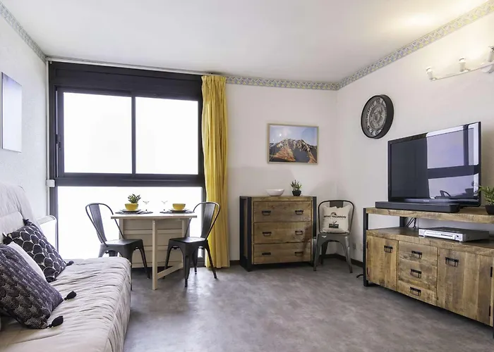 Daire Cosy A Saint-lary-soulan, Aux Pieds - Fr-1-296-330